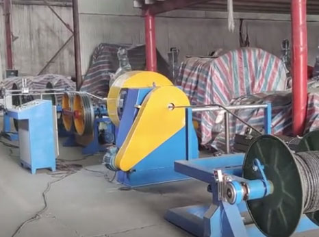 高速雙層同心鋼帶鎧裝機(jī)組GTSK520-1250型試機(jī)現(xiàn)場